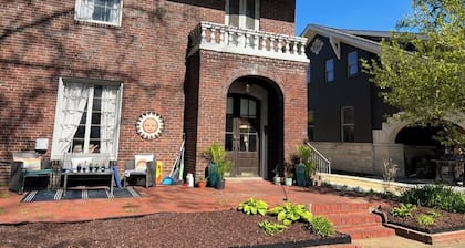 Blue Suede Suite in the heart of downtown Corinth