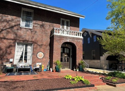 Blue Suede Suite in the heart of downtown Corinth