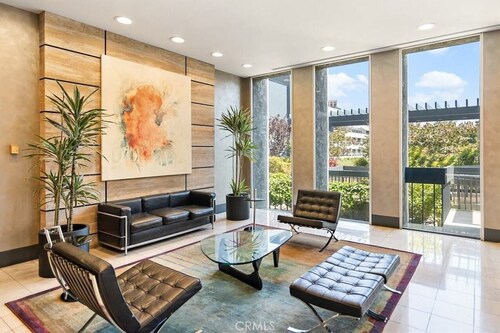 HIGHRISE, VIEW - DOORMAN AND COVERED PARKING