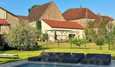 Gîte with swimming pool at the gateway to the Morvan - Up to 15 people