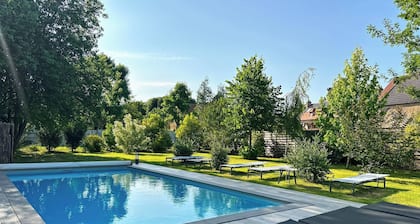Gîte with swimming pool at the gateway to the Morvan - Up to 15 people