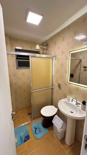 Dusche, Seife, Toilettenpapier