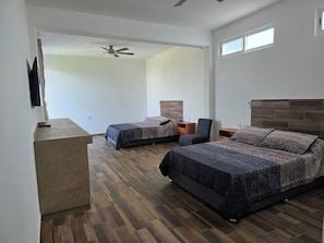 2 bedrooms, internet, bed sheets