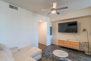 Apartment | Living area - Access 3011 (Tempe)