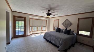4 bedrooms, WiFi, bed sheets, wheelchair access
