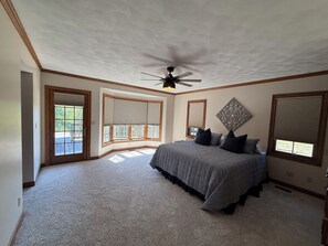 4 bedrooms, WiFi, bed sheets