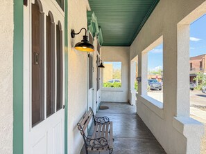 Terrace/patio - The Apache Plume Suite in the Railyard Arts District-Luxury 1 Bedroom Apartment (Santa Fe)