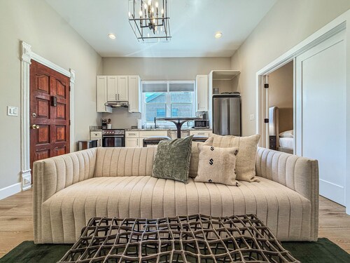 The Apache Plume Suite at The Hesch - Premier Location - Railyard Arts District