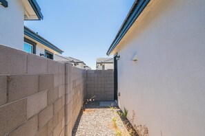 Property grounds - The One 411 (Glendale)