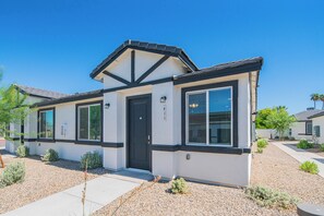 Exterior - The One 411 (Glendale)