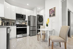 Micro-ondes, four, plaque de cuisson, lave-vaisselle