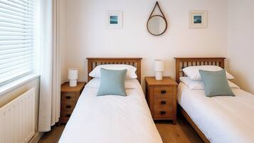 2 bedrooms, iron/ironing board, travel cot, WiFi