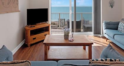 Venedotia Beach House – Beachfront Escape with Panoramic Views over Cardigan Bay