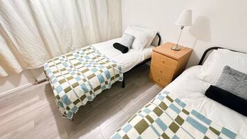 3 bedrooms, desk, iron/ironing board, free WiFi