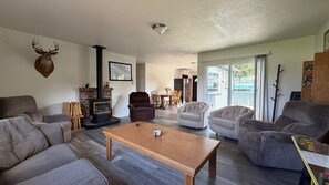 TV, fireplace