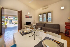 Dining - Villa Carmela (Arenella)