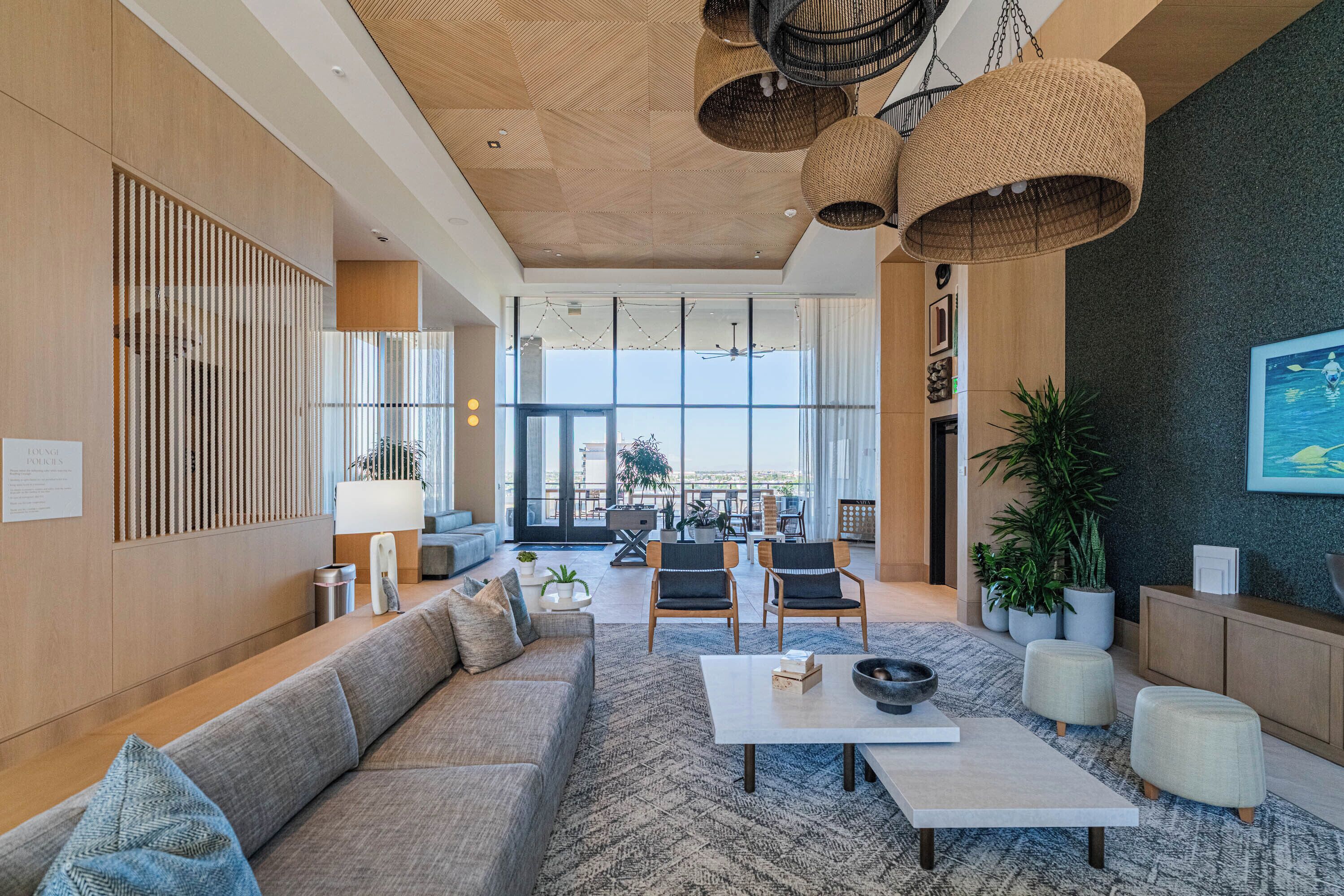 TV connectée de 65 pouces avec chaînes par câble