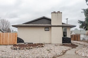 Exterior - Highly Rated Spokane Retreat Near Gonzaga University (Spokane)