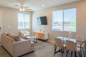 Living area - The One 511 (Glendale)