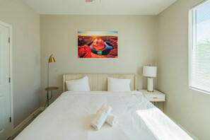 Iron/ironing board, free WiFi - The One 511 (Glendale)