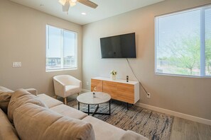 Living area - The One 511 (Glendale)