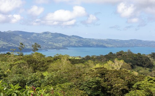 5 bed / 4 bath villa, with pool & air conditioning. Amazing lake & volcano view!