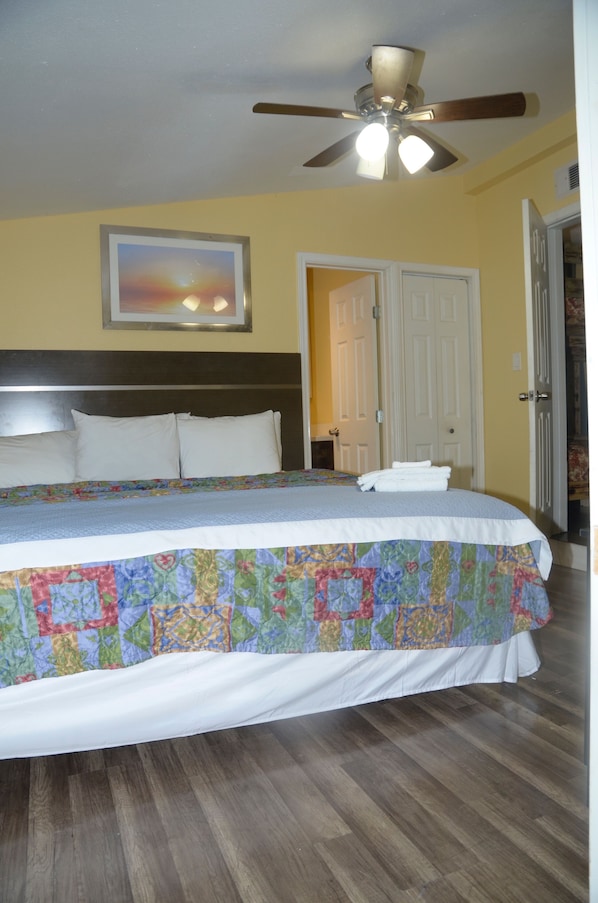 3 bedrooms, iron/ironing board, internet, bed sheets