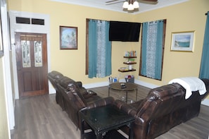 Living area - Saltwater Serenity at Galveston Texas (Galveston)
