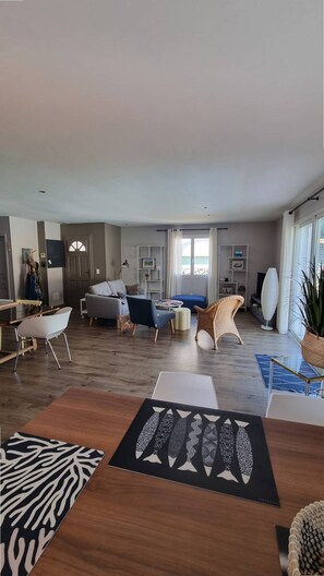 TV - VILLA ISANNA SWIMMING POOL 15 MIN FROM THE SEA (SALLES D AUDE)