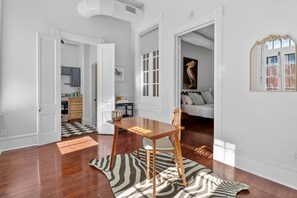 1 dormitorio, escritorio, tabla de planchar con plancha y wifi gratis