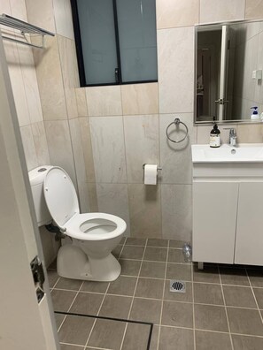 Slaapzaal, 1 slaapkamer | Badkamer