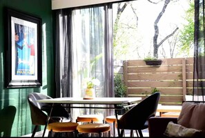 Dining - south melbourne stunning city oasis (South Melbourne)