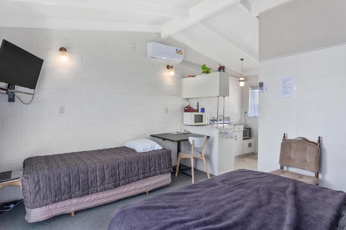 Comfort Triple Room, Multiple Beds, Non Smoking, Private Bathroom | Blackout drapes, iron/ironing board, free WiFi