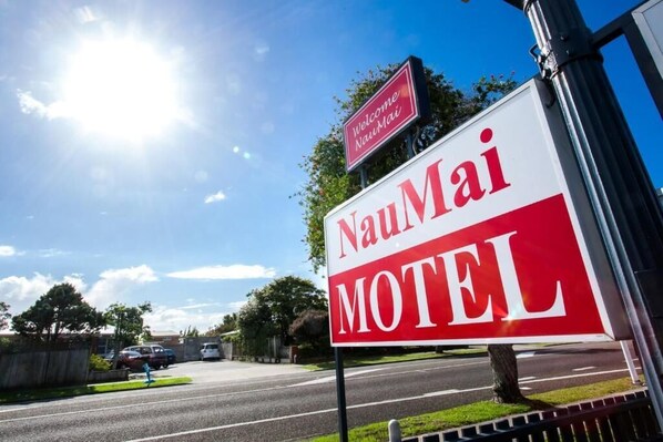 Property grounds - NauMai Motel (Whakatane)