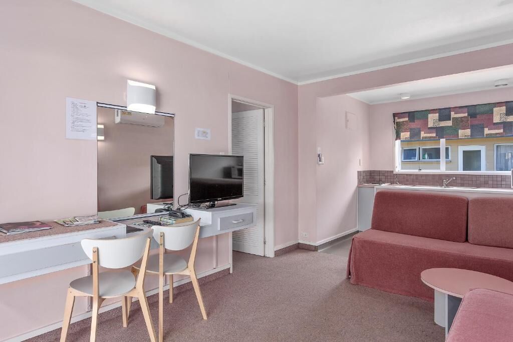 ファミリー ルーム ベッド (複数台) 禁煙 専用バスルーム | リビング エリア