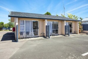 Comfort Studio, 1 Queen Bed, Non Smoking, Private Bathroom | Exterior