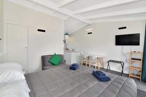 Comfort Double or Twin Room, 1 King Bed with Sofa bed, Non Smoking, Private Bathroom | Desk, blackout curtains, iron/ironing board, free WiFi