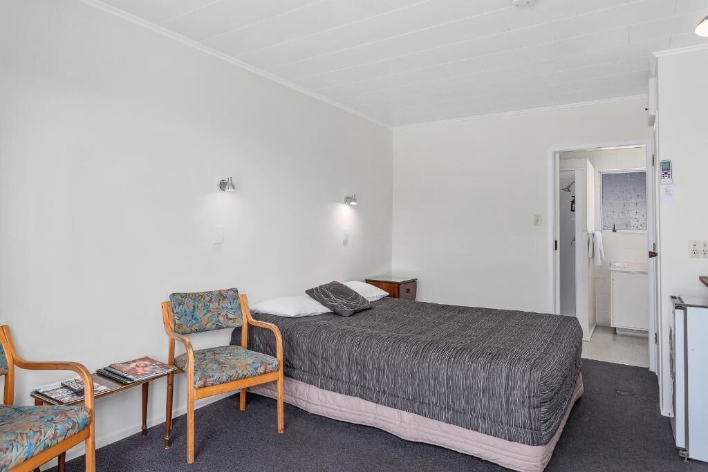 Comfort Double or Twin Room, 1 King Bed with Sofa bed, Non Smoking, Private Bathroom | Blackout drapes, iron/ironing board, free WiFi