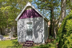 Exterior - Beautiful 4 BR/4 BA Modern Victorian: The Mack on Winemack (Oak Bluffs)