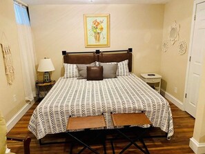 4 bedrooms, iron/ironing board, WiFi - Beautiful 4 BR/4 BA Modern Victorian: The Mack on Winemack (Oak Bluffs)