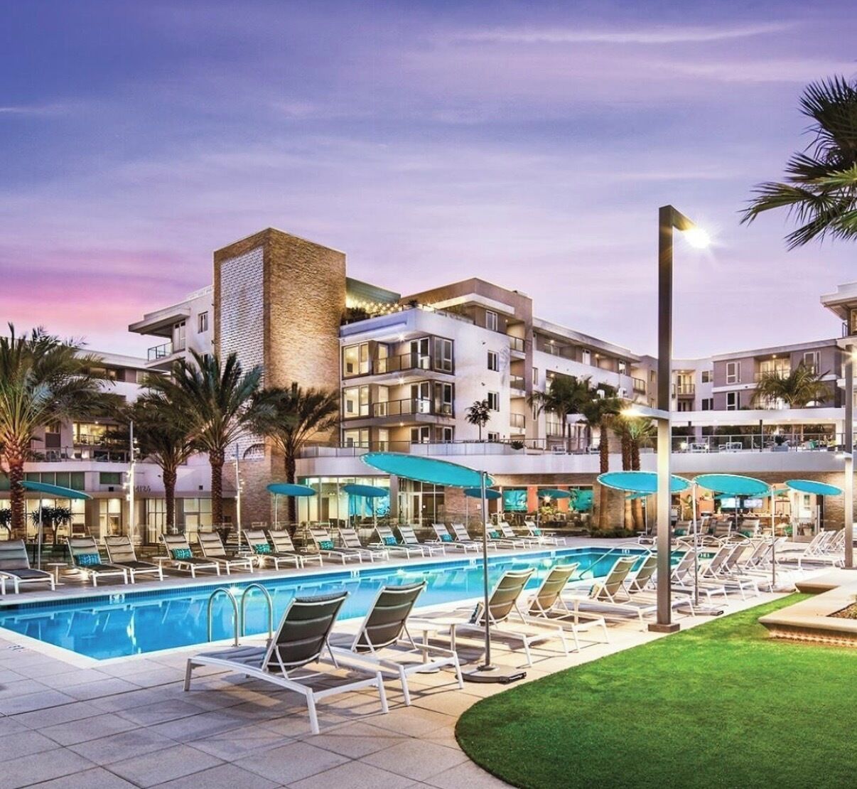 Alberca al aire libre y alberca climatizada