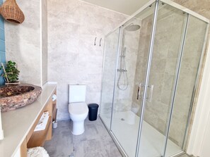 Shower, hair dryer, towels, toilet paper