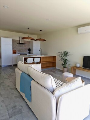 Living area - Romantic Escape - Private Jacuzzi and WOW Seaview (Lagos)