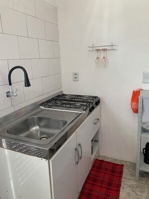 Fridge, microwave, stovetop, coffee/tea maker