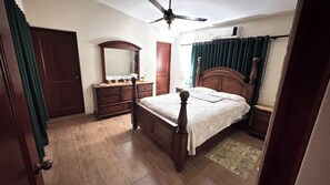 5 bedrooms, iron/ironing board, free WiFi, bed sheets