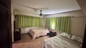 5 bedrooms, iron/ironing board, free WiFi, bed sheets - Spacious Villa with Pool | Secure Area | The Ideal Escape for your Family (Los Botados)