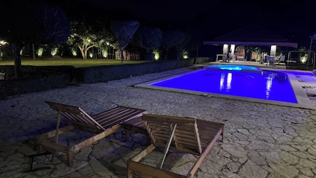 Outdoor pool. Spacious Villa with Pool | Secure Area | The Ideal Escape for your Family