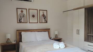 2 bedrooms, iron/ironing board, Internet, bed sheets