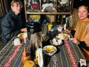 Kamar Single Comfort, patio, pemandangan kebun | Tempat makan outdoor