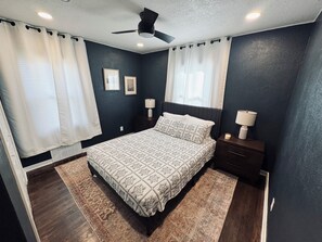 3 bedrooms, WiFi, bed sheets - World Cup 2026 - Updated 3BR Home. Great Location! (Overland Park)